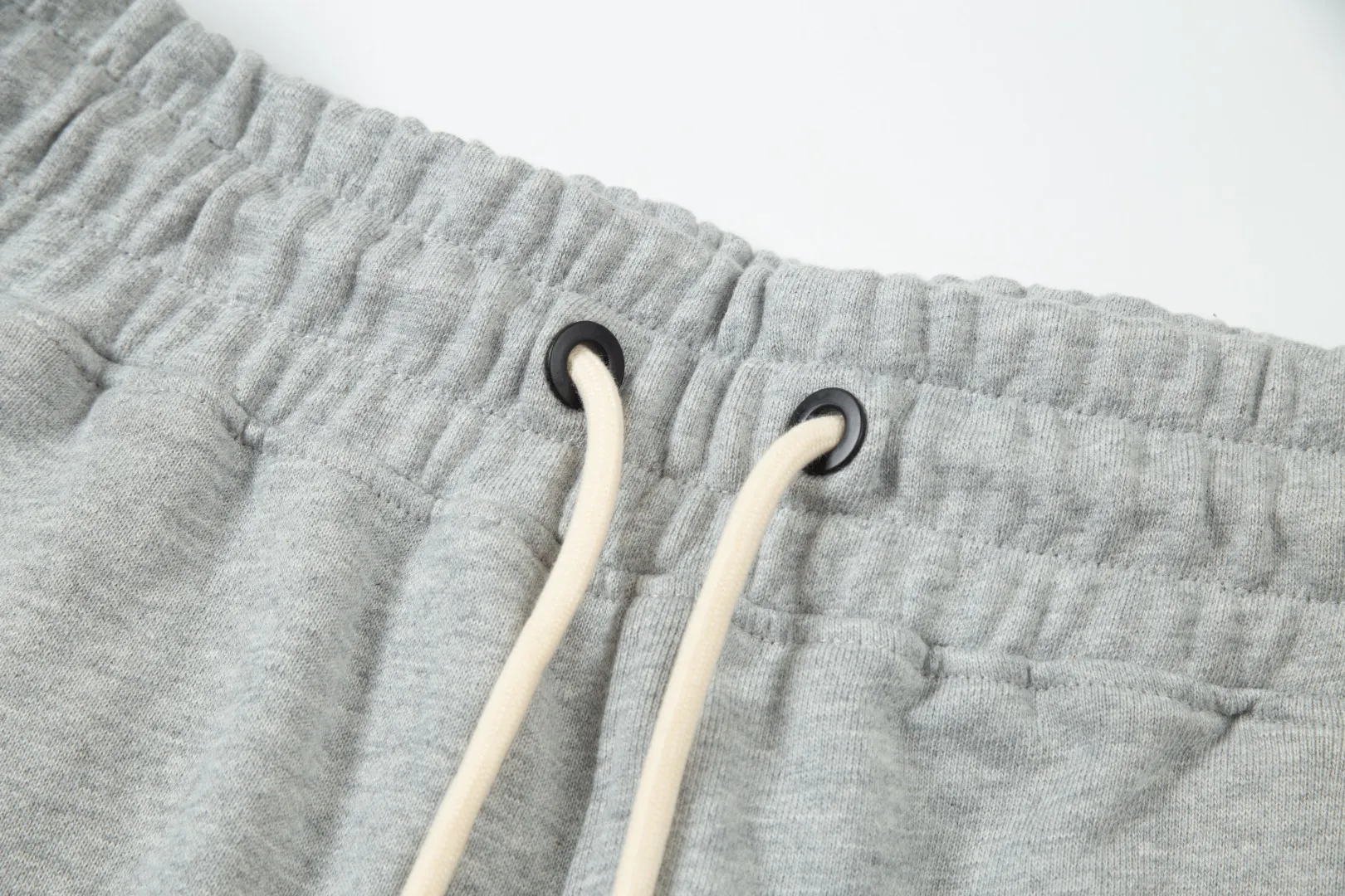 【MONCLER 公式旗艦店】モンクレール ショートパンツ  ご好評に付き再入荷！