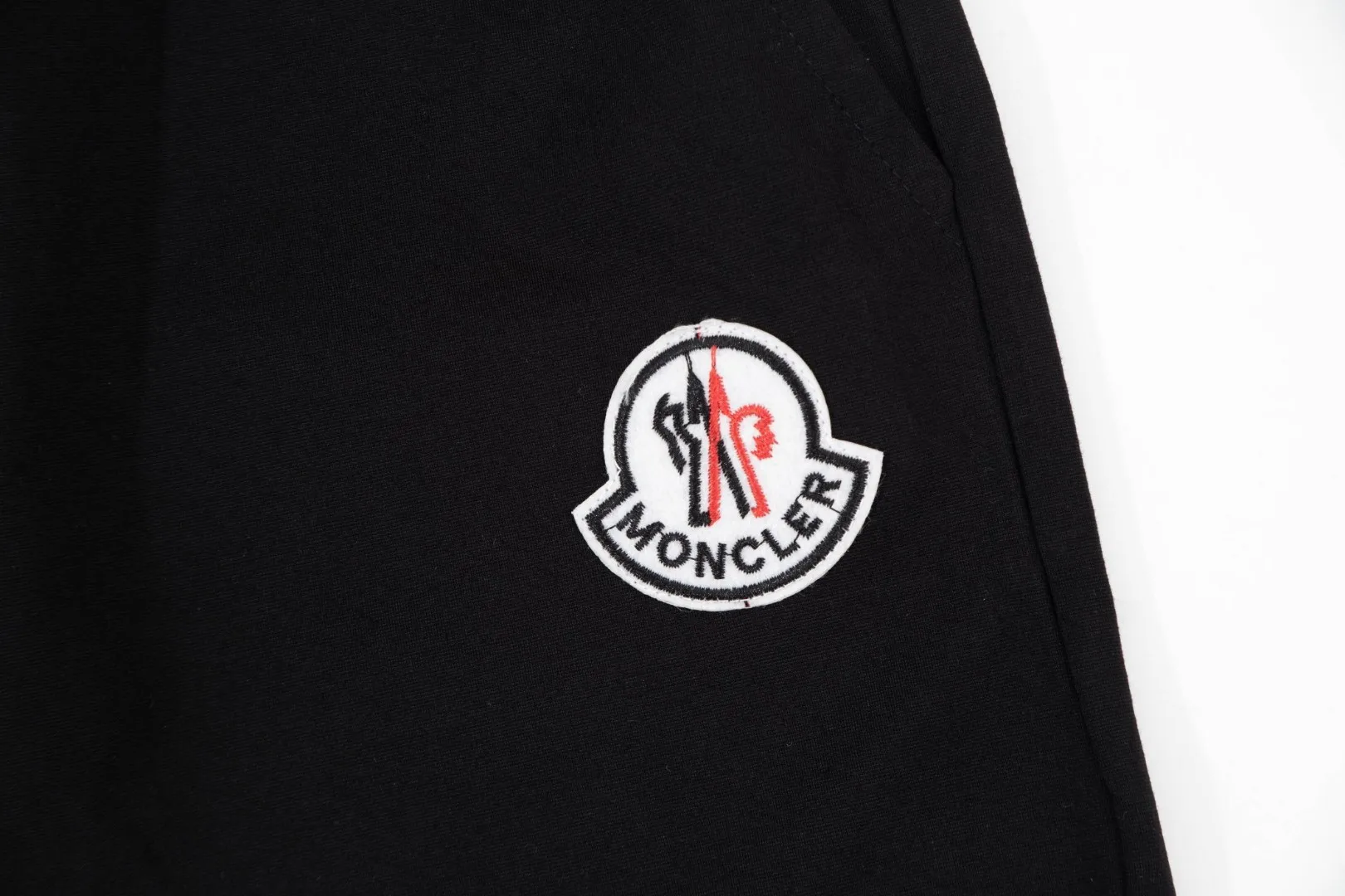 【MONCLER 公式旗艦店】モンクレール   ショートパンツ  ご好評に付き再入荷！