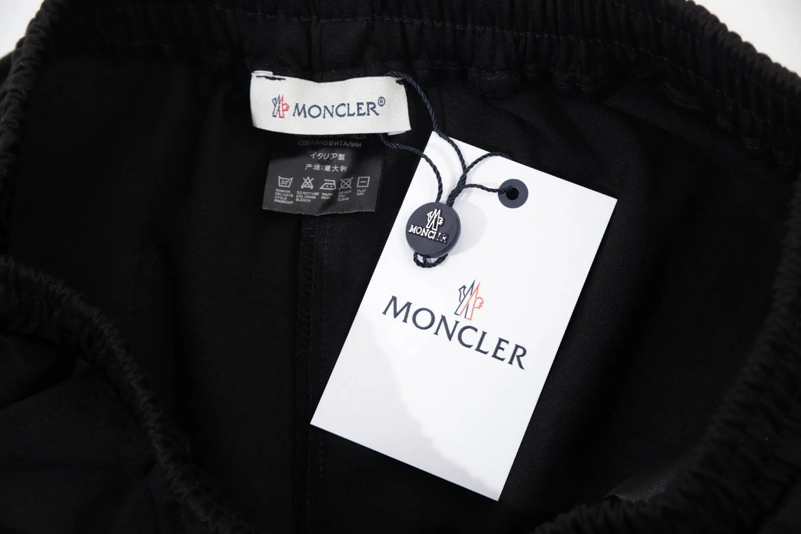 【MONCLER 公式旗艦店】モンクレール   ショートパンツ  ご好評に付き再入荷！