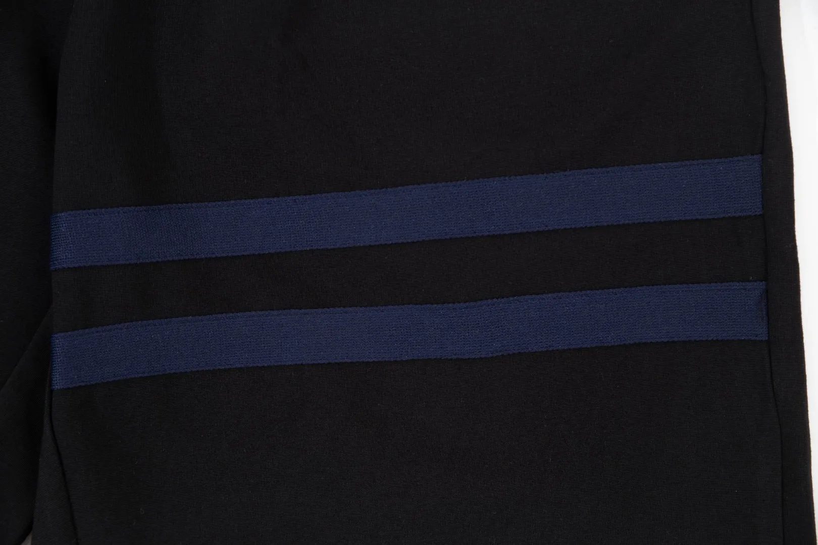 【MONCLER 公式旗艦店】モンクレール   ショートパンツ  ご好評に付き再入荷！