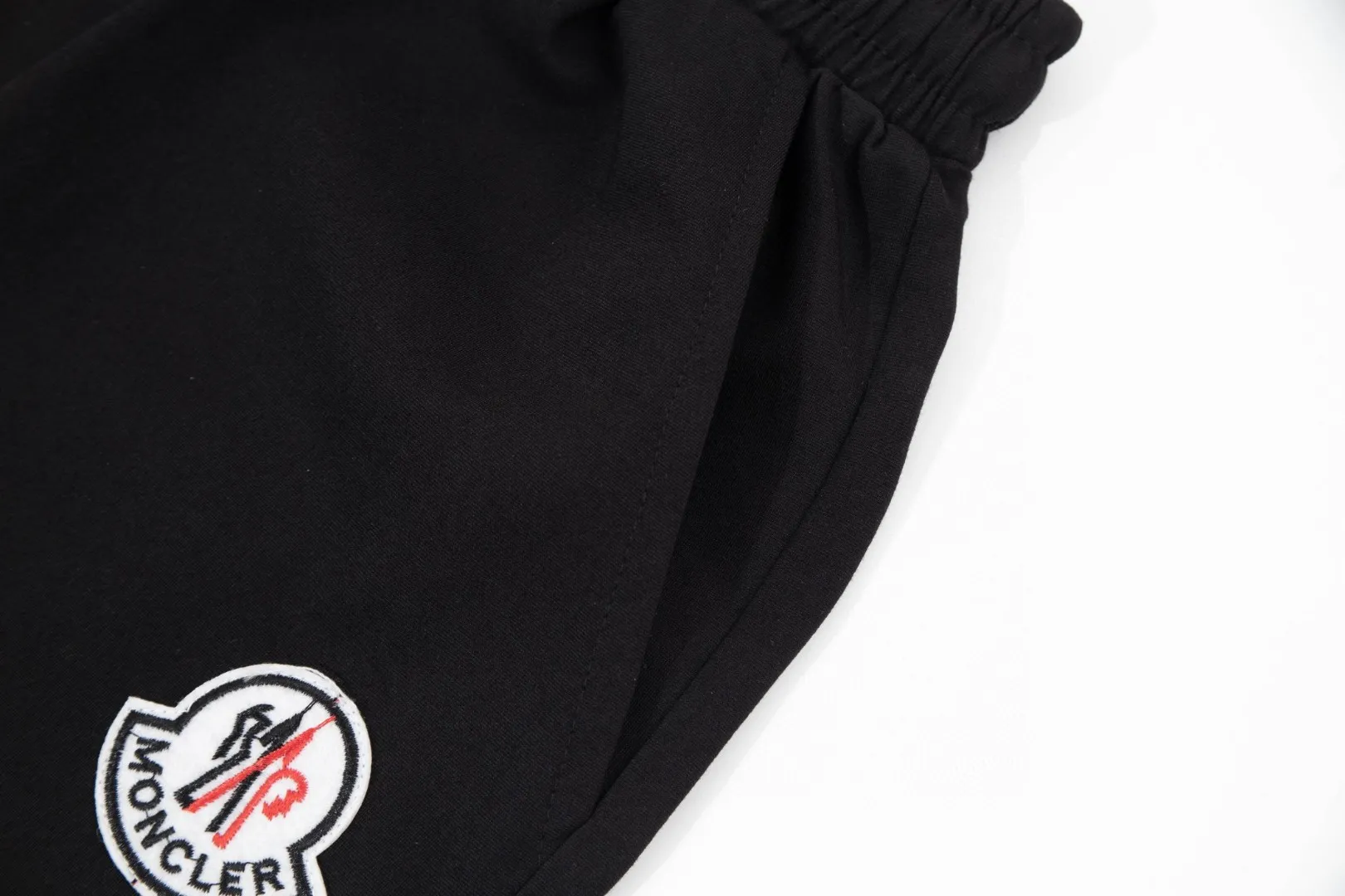 【MONCLER 公式旗艦店】モンクレール   ショートパンツ  ご好評に付き再入荷！