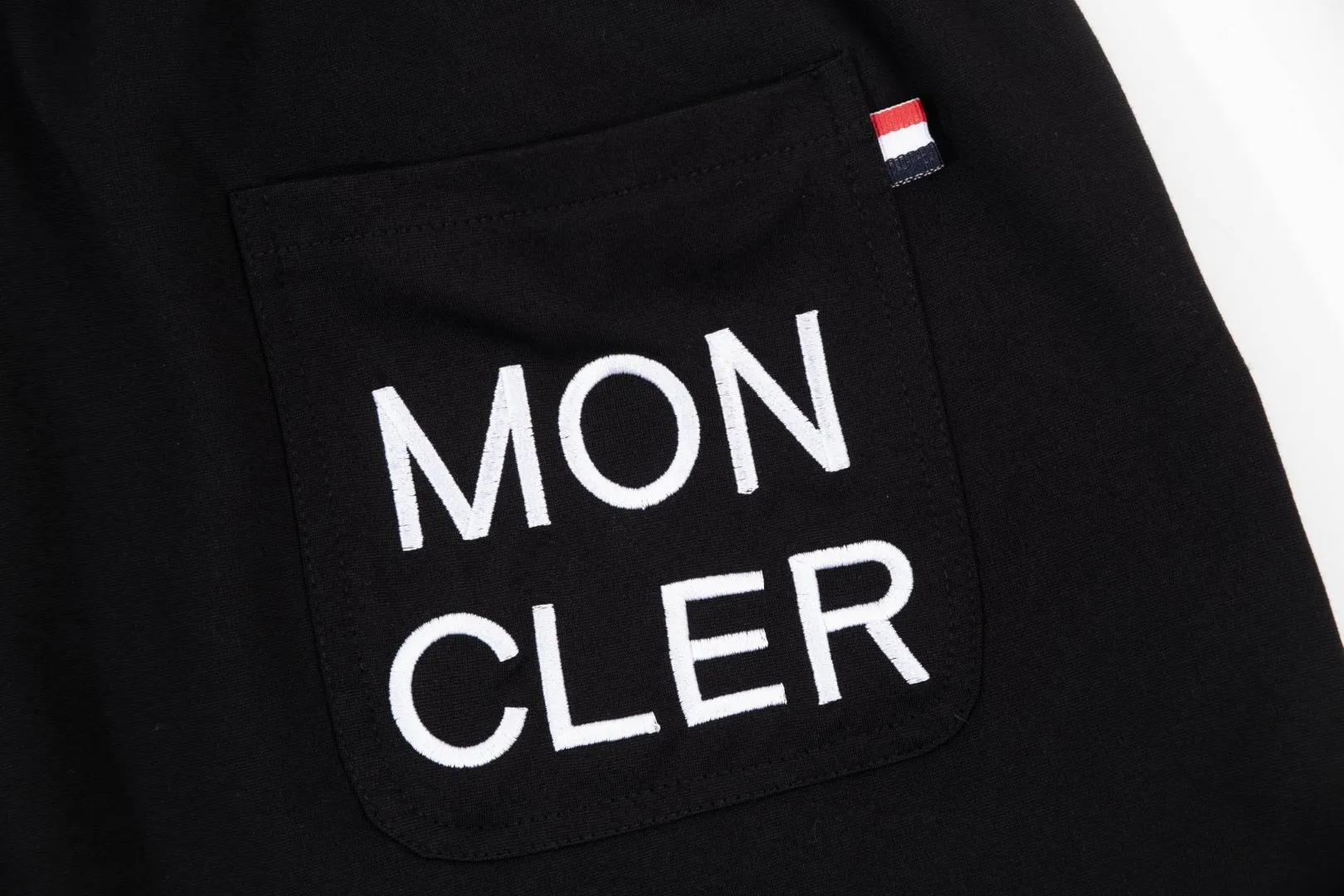 【MONCLER 公式旗艦店】モンクレール   ショートパンツ  ご好評に付き再入荷！