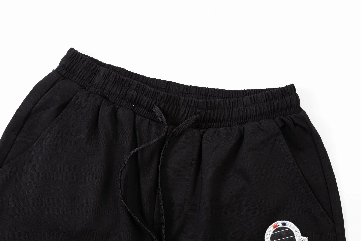 【MONCLER  公式旗艦店】モンクレール  ショートパンツ  ご好評に付き再入荷！