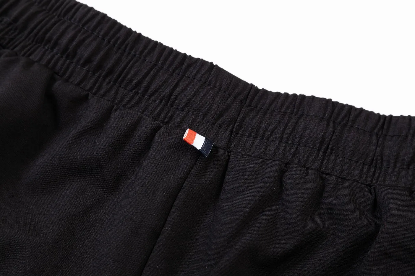 【MONCLER  公式旗艦店】モンクレール  ショートパンツ  ご好評に付き再入荷！