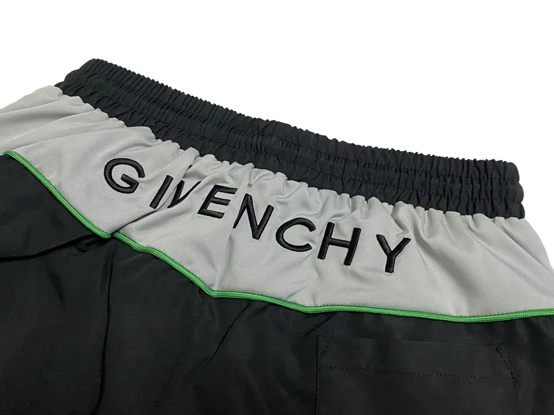 【GIVENCHY 公式旗艦店】ジバンシー   ショートパンツご好評に付き再入荷！