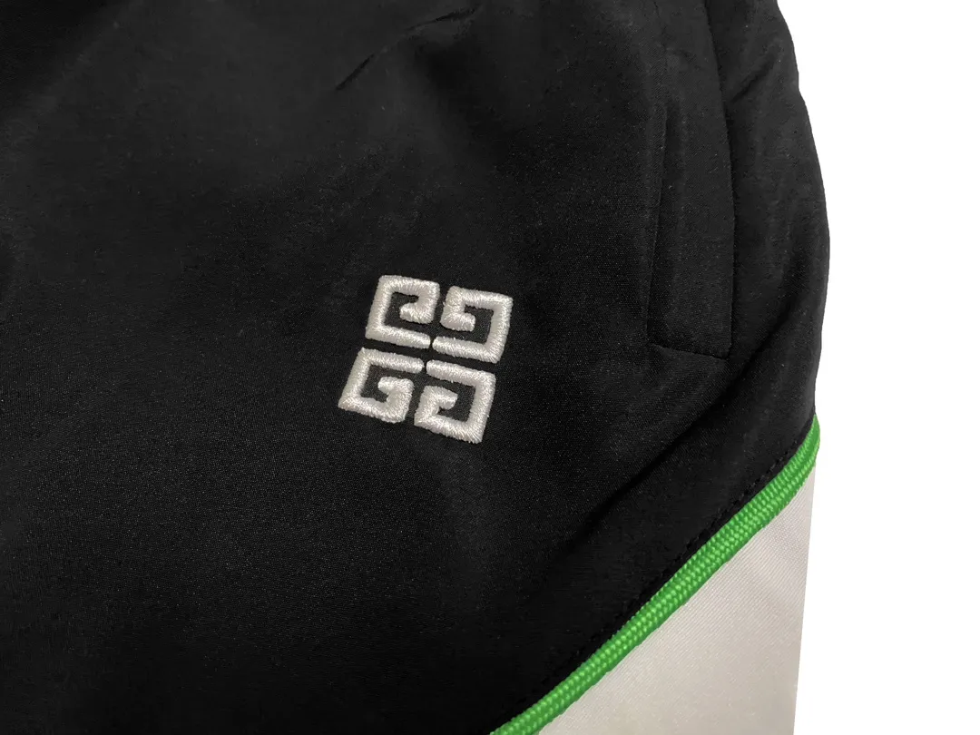 【GIVENCHY 公式旗艦店】ジバンシー   ショートパンツご好評に付き再入荷！