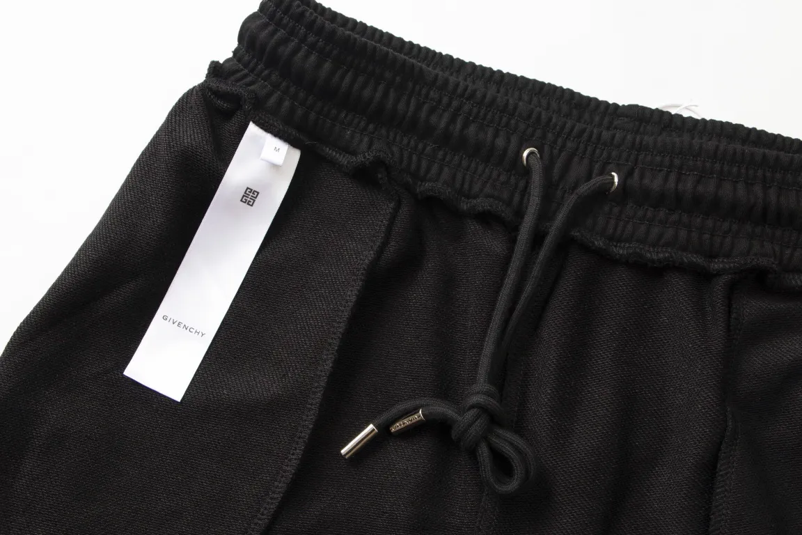 【GIVENCHY 公式旗艦店】ジバンシー   ショートパンツご好評に付き再入荷！