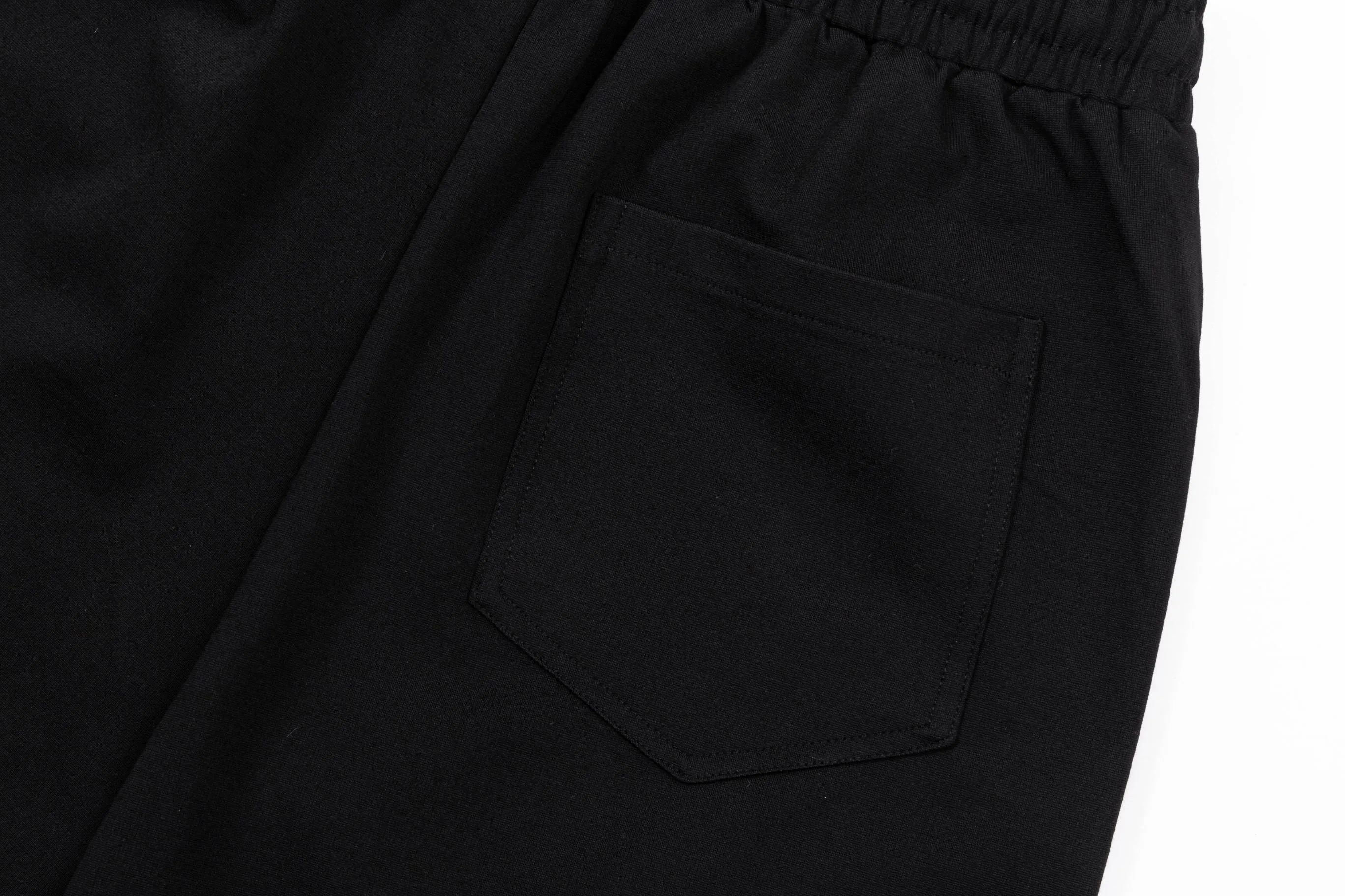 【FENDI  公式旗艦店】フェンディ  ショートパンツご好評に付き再入荷！250226
