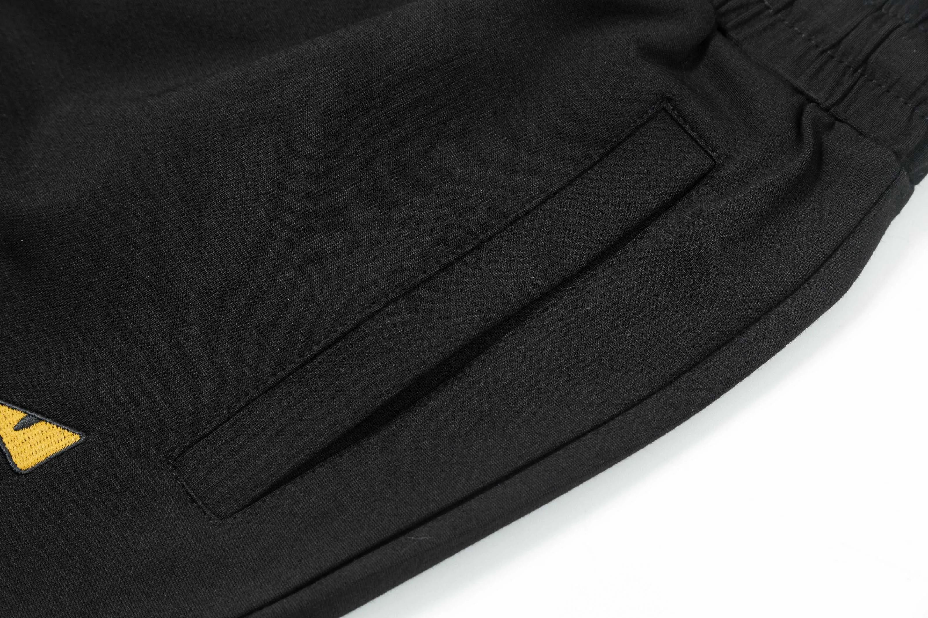 【FENDI  公式旗艦店】フェンディ  ショートパンツご好評に付き再入荷！250226