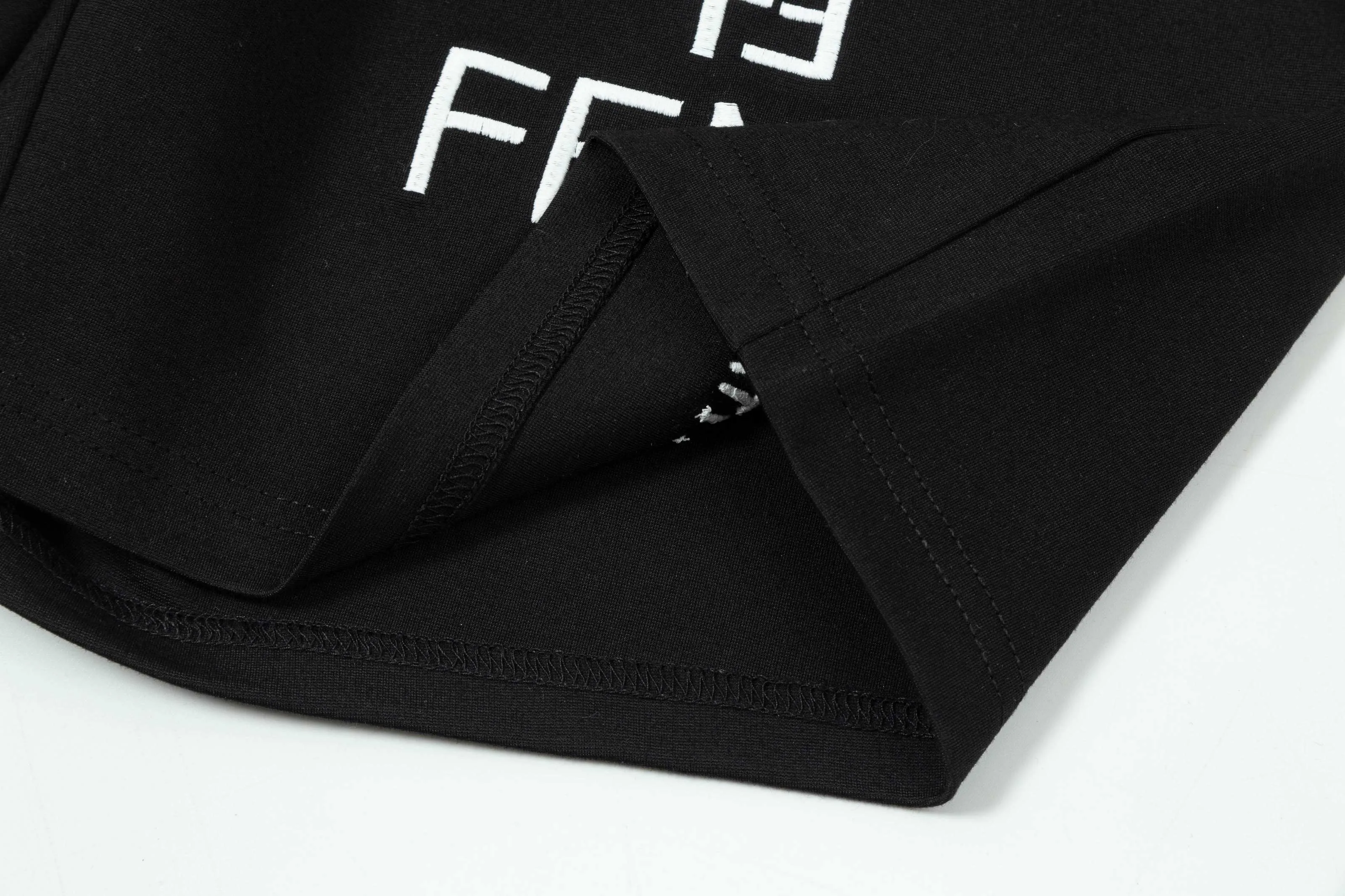 【FENDI  公式旗艦店】フェンディ  ショートパンツご好評に付き再入荷！250226