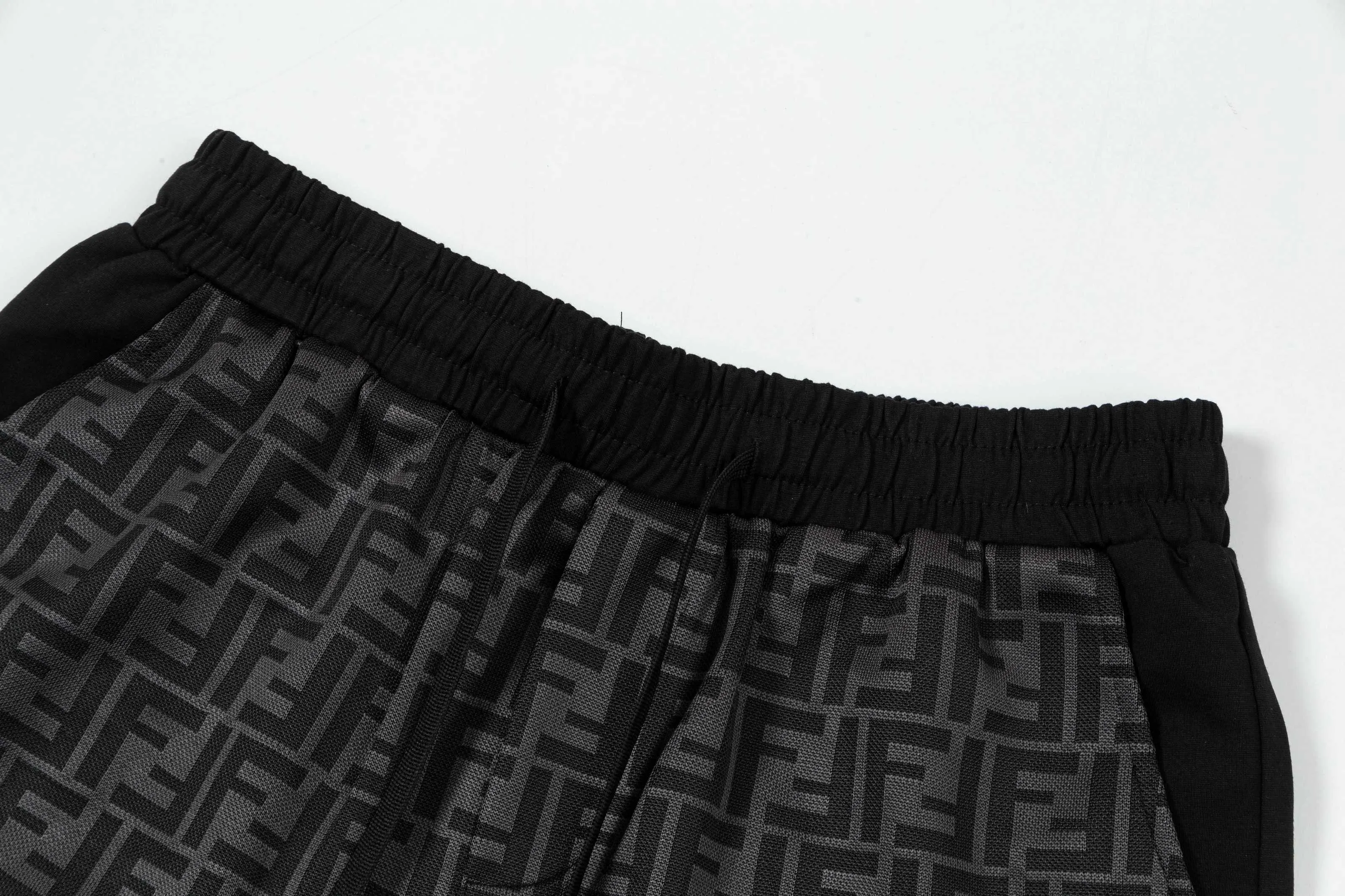 【FENDI  公式旗艦店】フェンディ  ショートパンツご好評に付き再入荷！250226