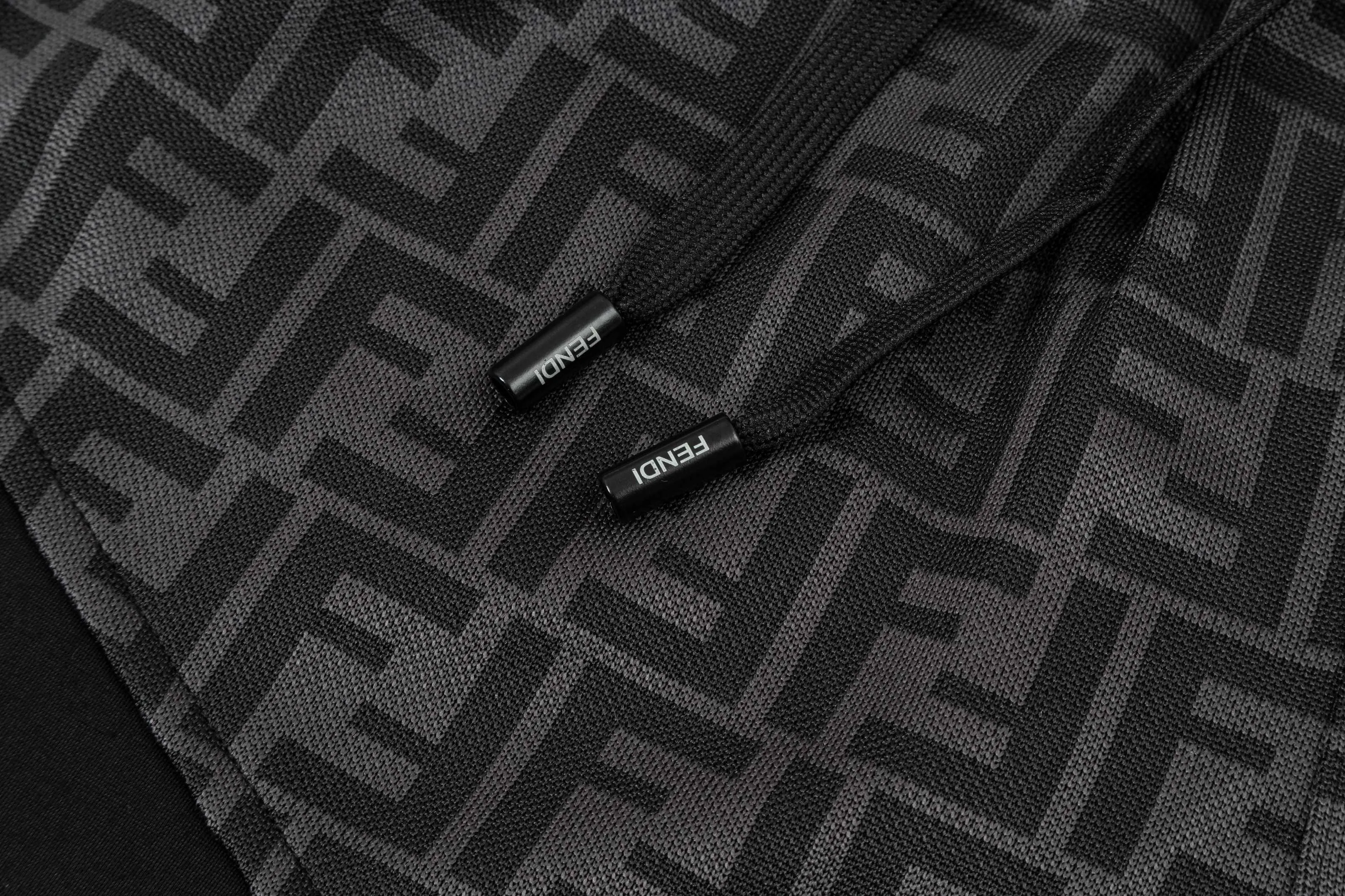 【FENDI  公式旗艦店】フェンディ  ショートパンツご好評に付き再入荷！250226