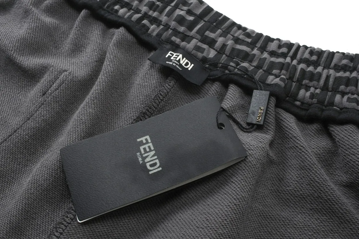 【FENDI  公式旗艦店】フェンディ  ショートパンツご好評に付き再入荷！250226