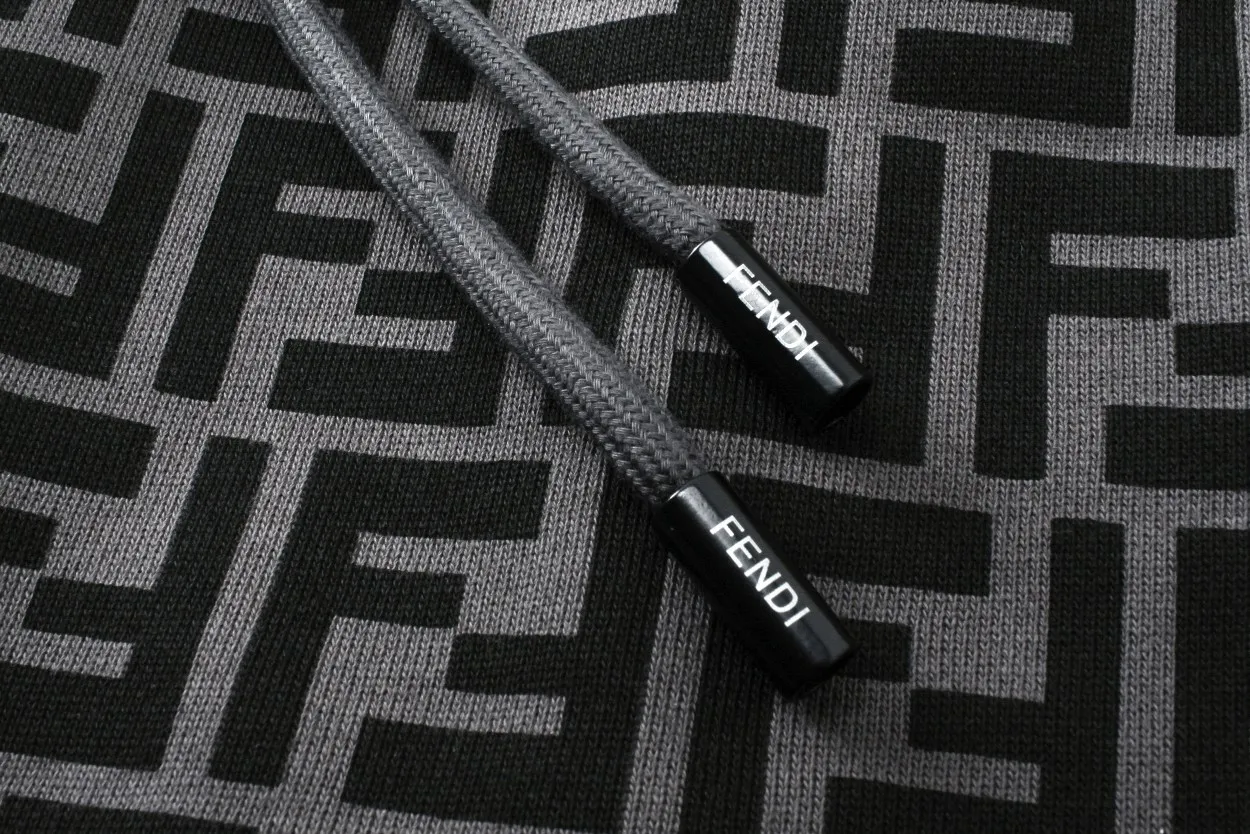 【FENDI  公式旗艦店】フェンディ  ショートパンツご好評に付き再入荷！250226