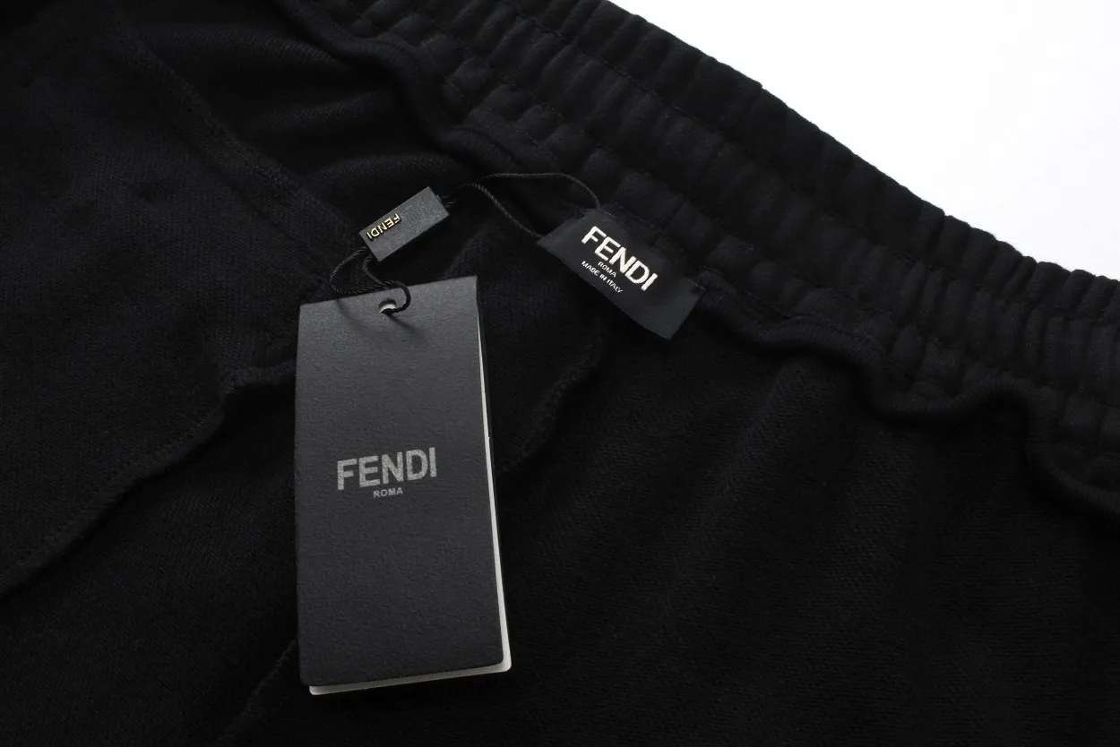 【FENDI  公式旗艦店】フェンディ  ショートパンツご好評に付き再入荷！250226