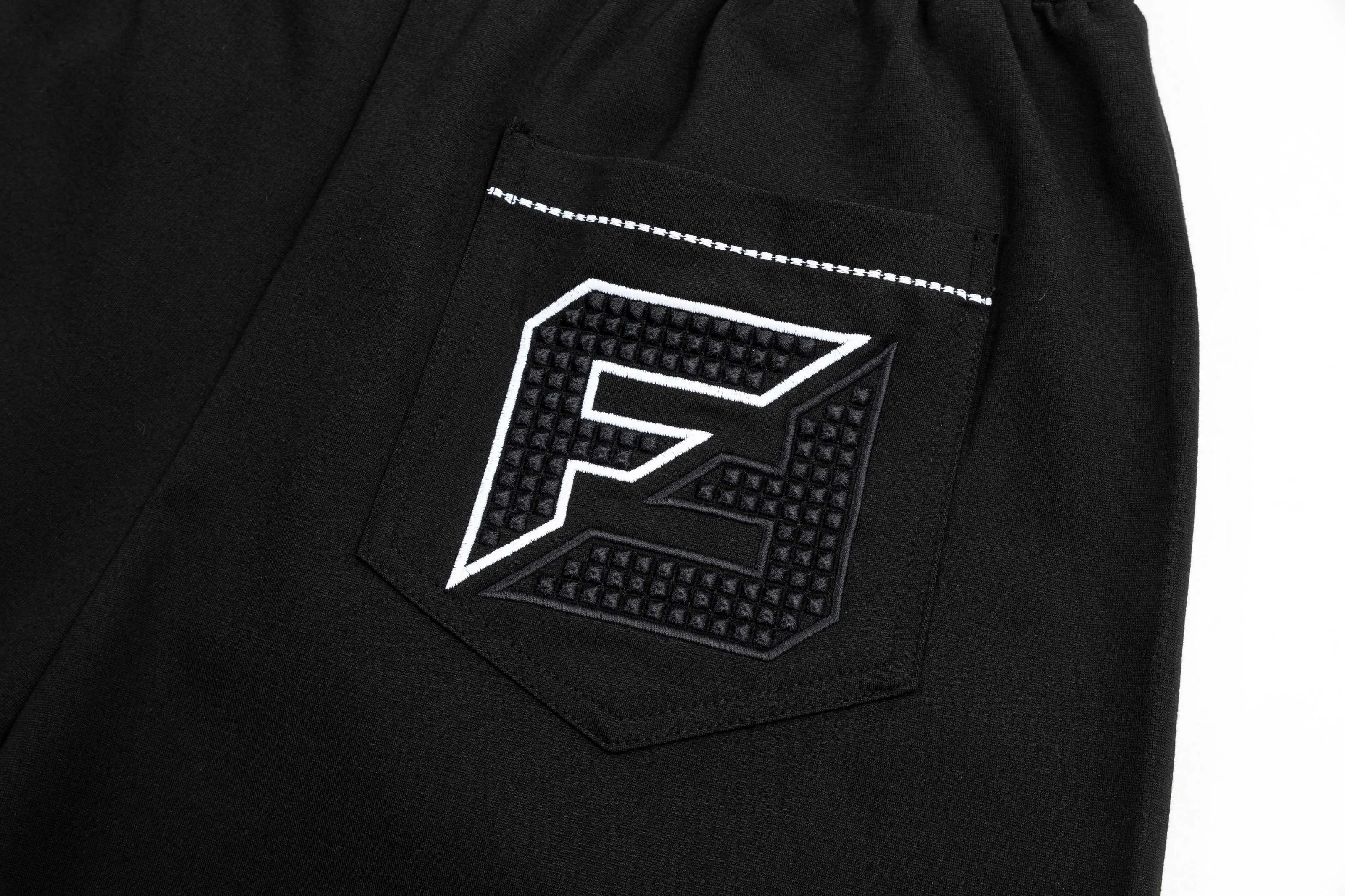 【FENDI  公式旗艦店】フェンディ  ショートパンツご好評に付き再入荷！250226