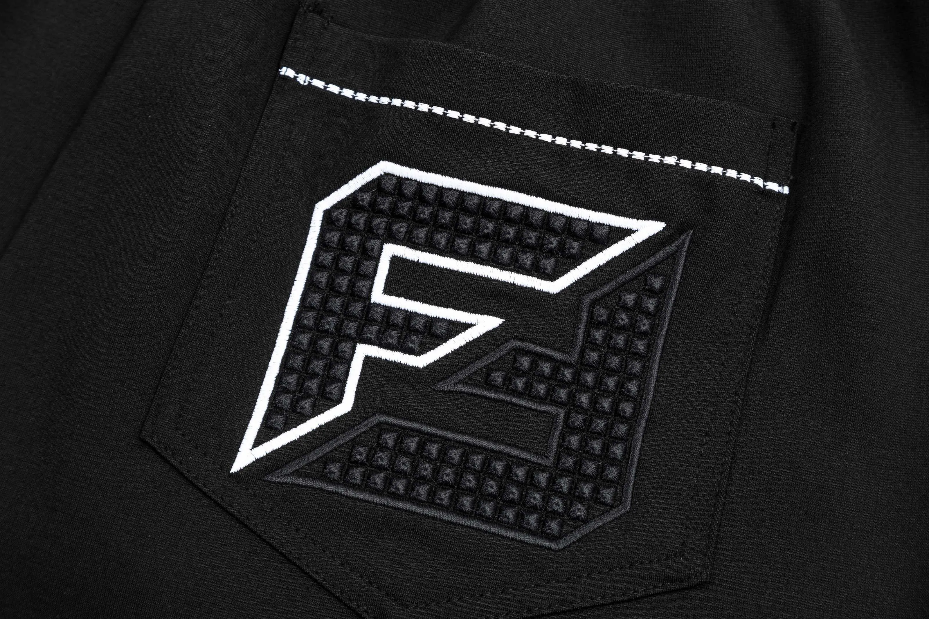 【FENDI  公式旗艦店】フェンディ  ショートパンツご好評に付き再入荷！250226