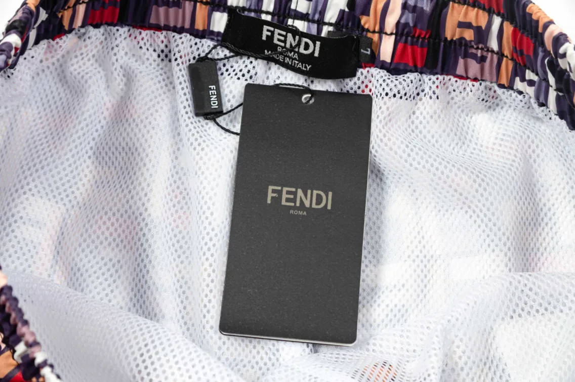 【FENDI   公式旗艦店】フェンディ  ショートパンツご好評に付き再入荷！250226