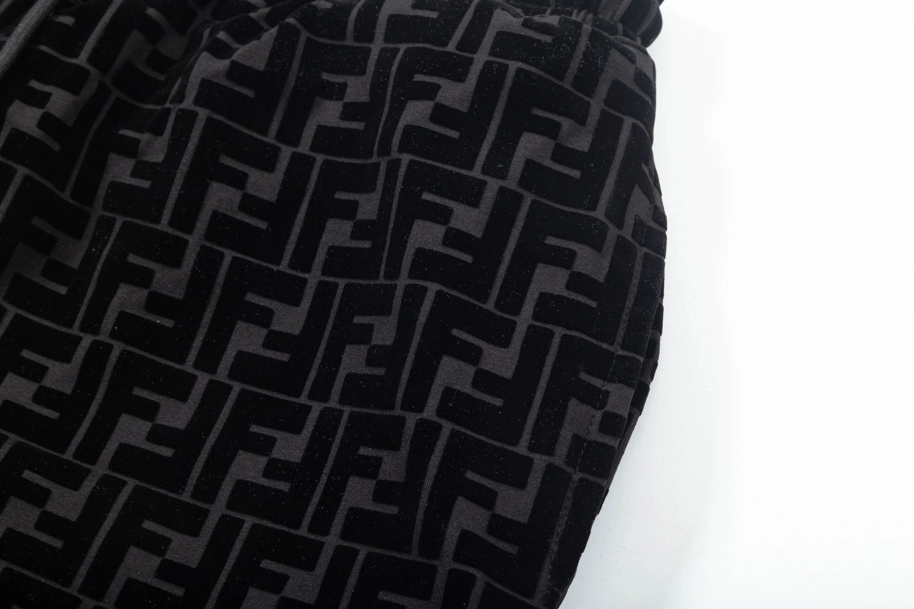 【FENDI   公式旗艦店】フェンディ  ショートパンツご好評に付き再入荷！250226