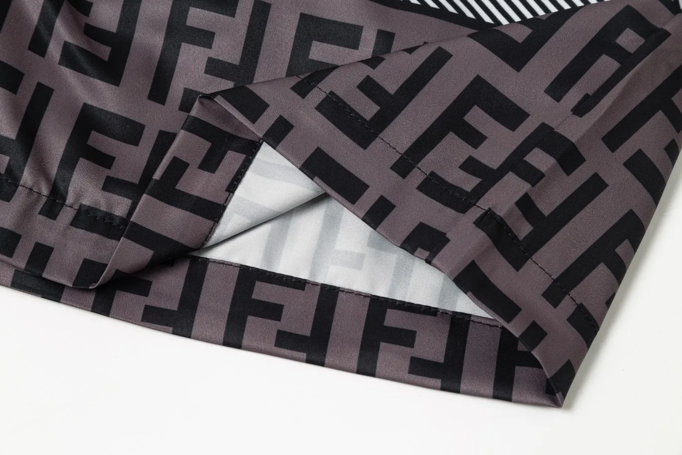 【FENDI 公式旗艦店】フェンディ ショートパンツご好評に付き再入荷 24624
