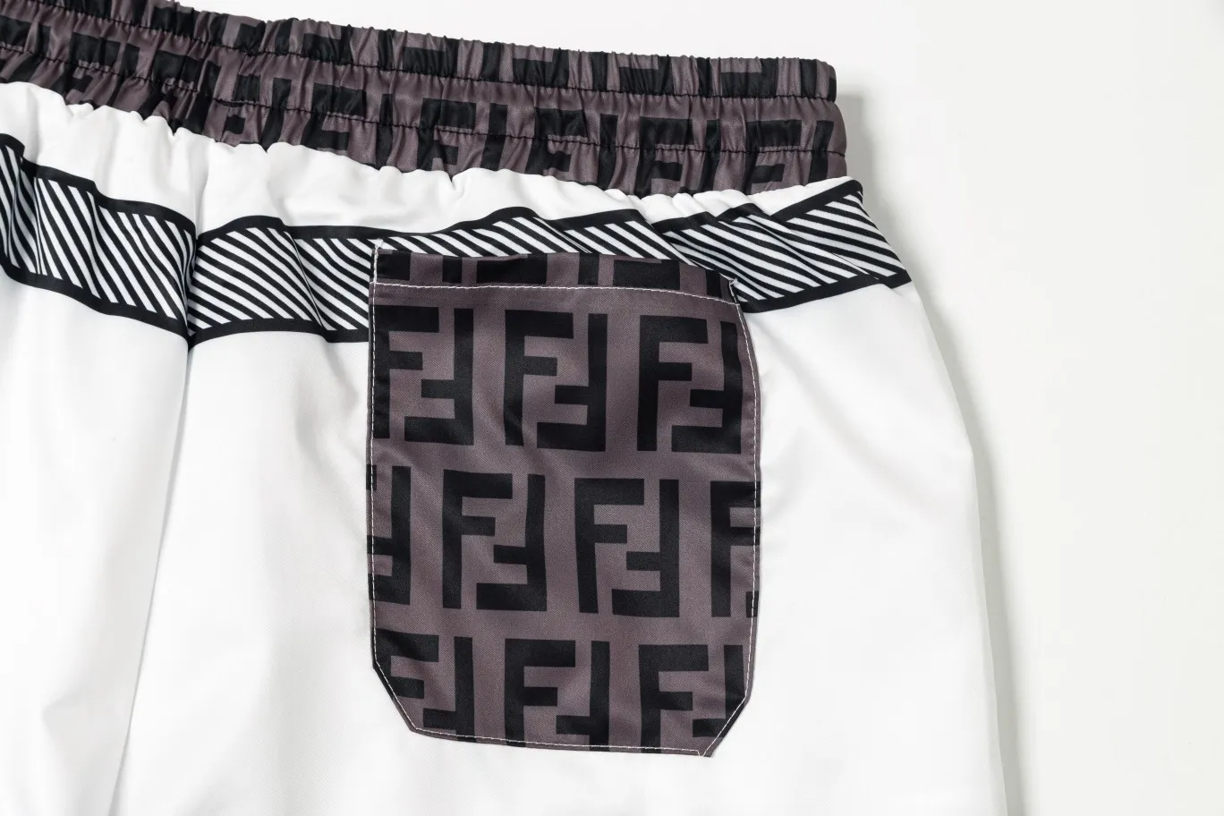 【FENDI 公式旗艦店】フェンディ ショートパンツご好評に付き再入荷 24624