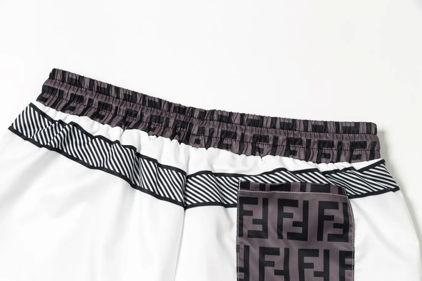 【FENDI 公式旗艦店】フェンディ ショートパンツご好評に付き再入荷 24624