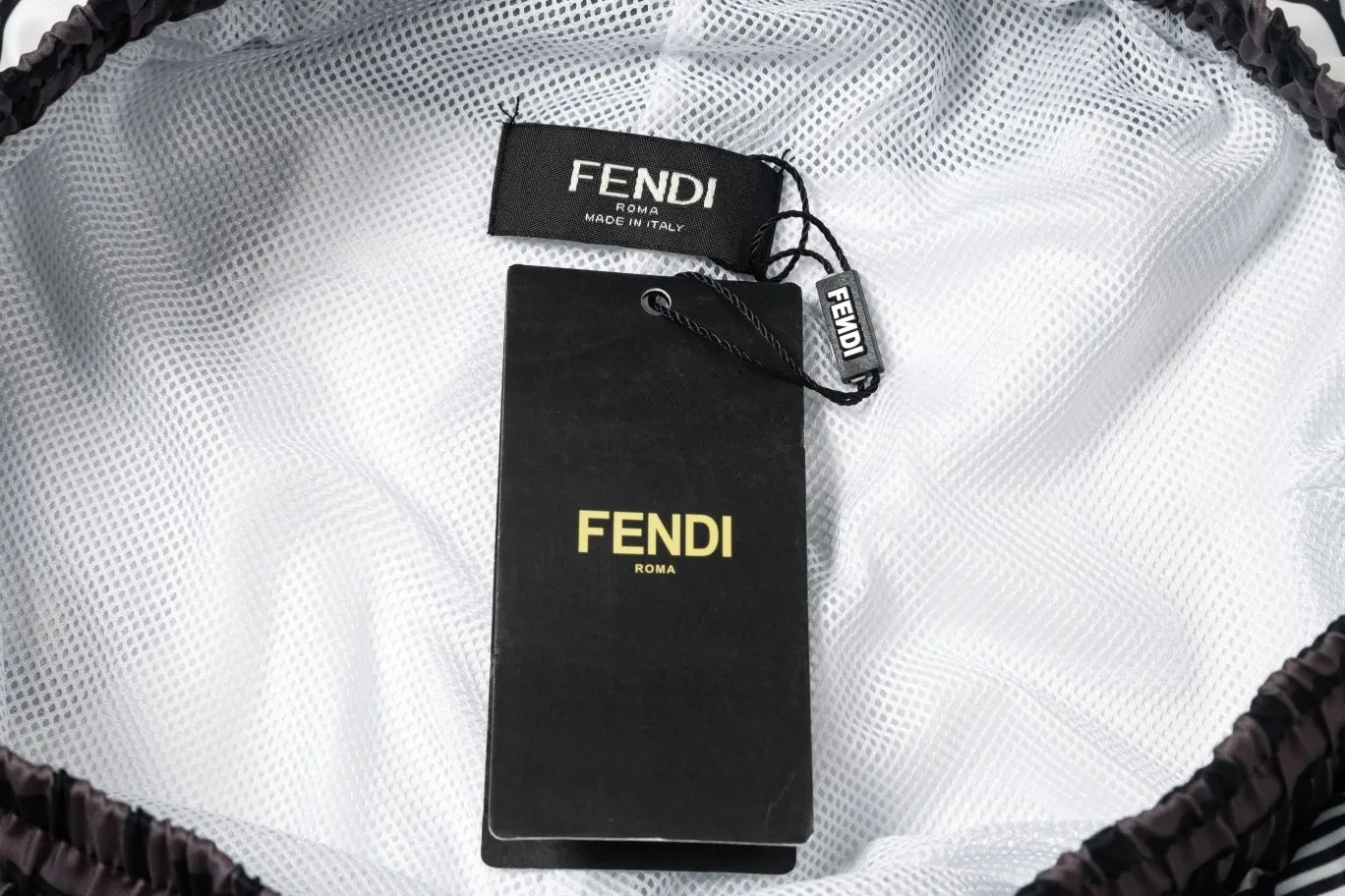 【FENDI 公式旗艦店】フェンディ ショートパンツご好評に付き再入荷 24624