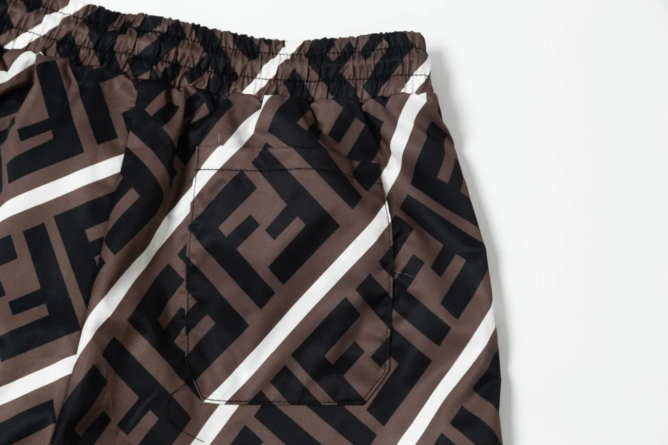 【FENDI 公式旗艦店】フェンディ ショートパンツご好評に付き再入荷 24624
