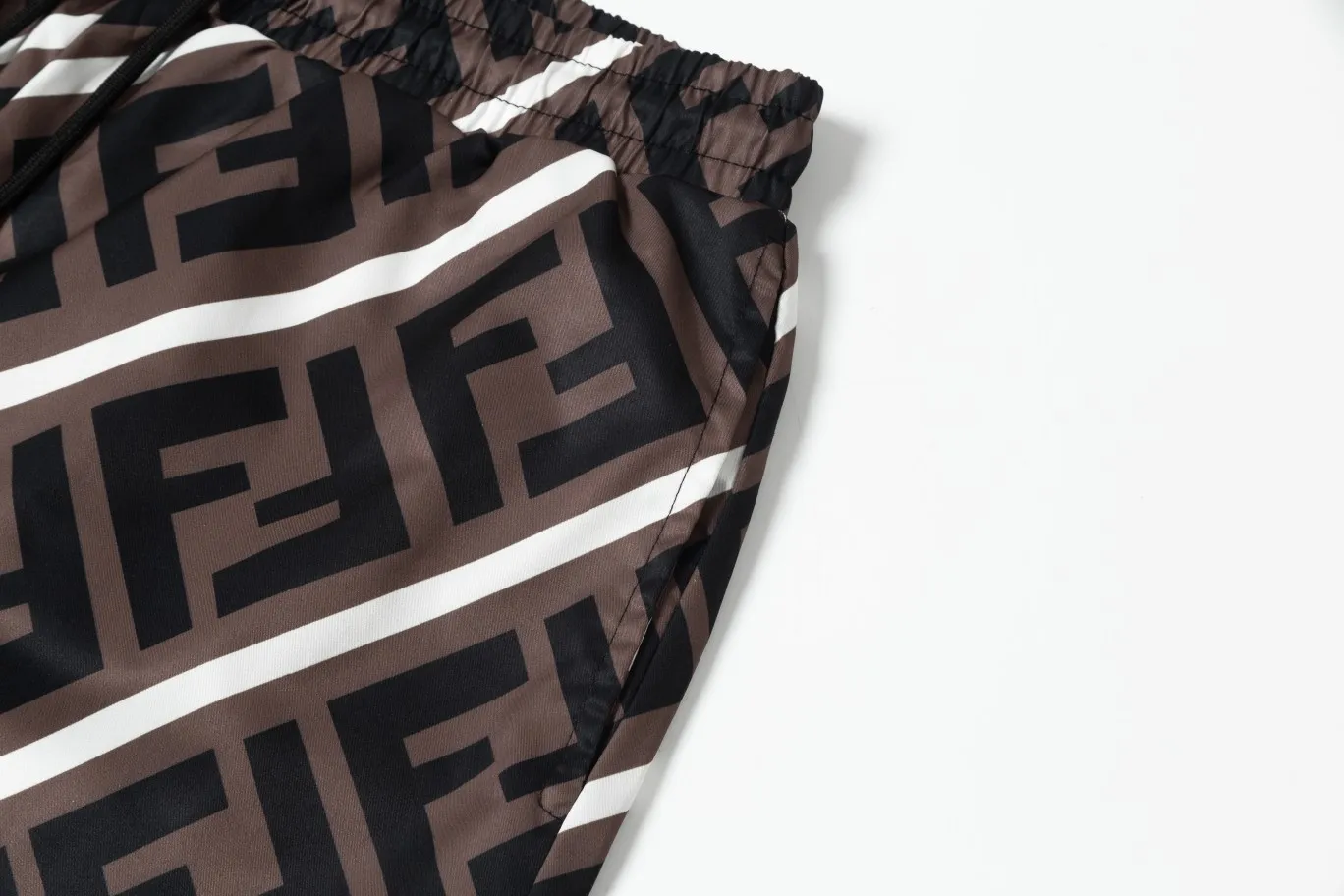 【FENDI 公式旗艦店】フェンディ ショートパンツご好評に付き再入荷 24624