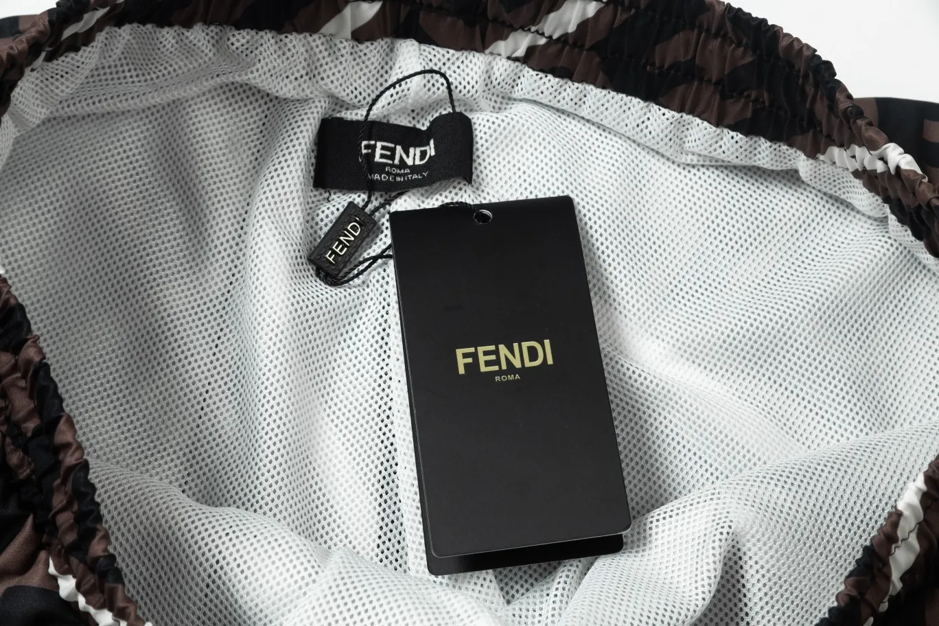 【FENDI 公式旗艦店】フェンディ ショートパンツご好評に付き再入荷 24624
