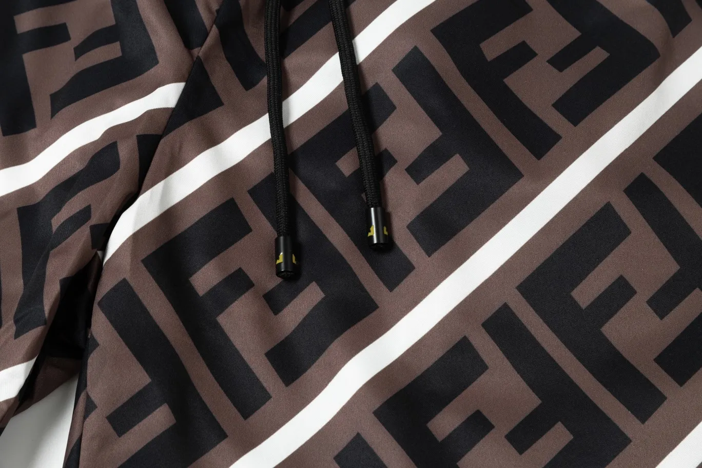【FENDI 公式旗艦店】フェンディ ショートパンツご好評に付き再入荷 24624