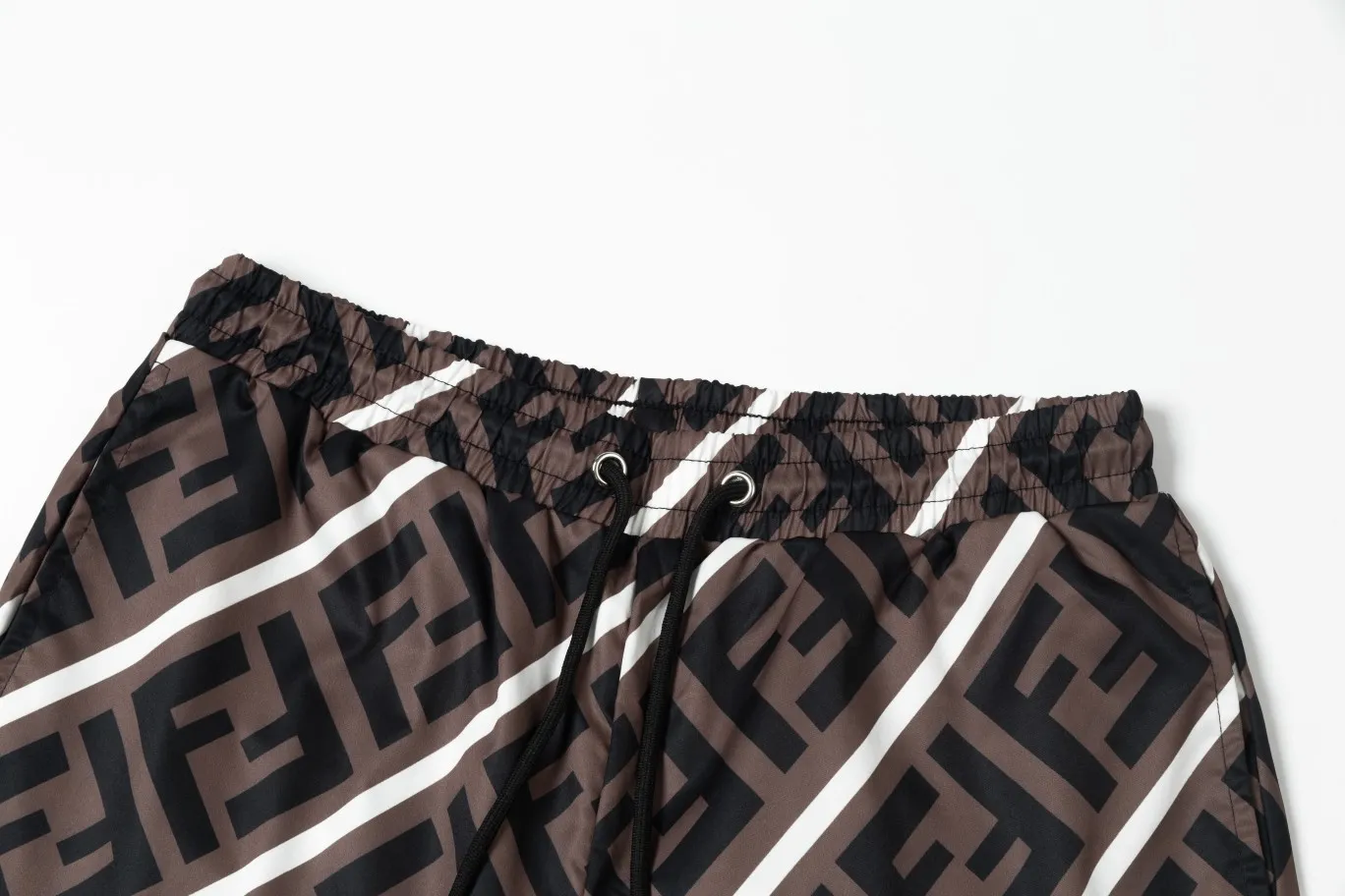 【FENDI 公式旗艦店】フェンディ ショートパンツご好評に付き再入荷 24624