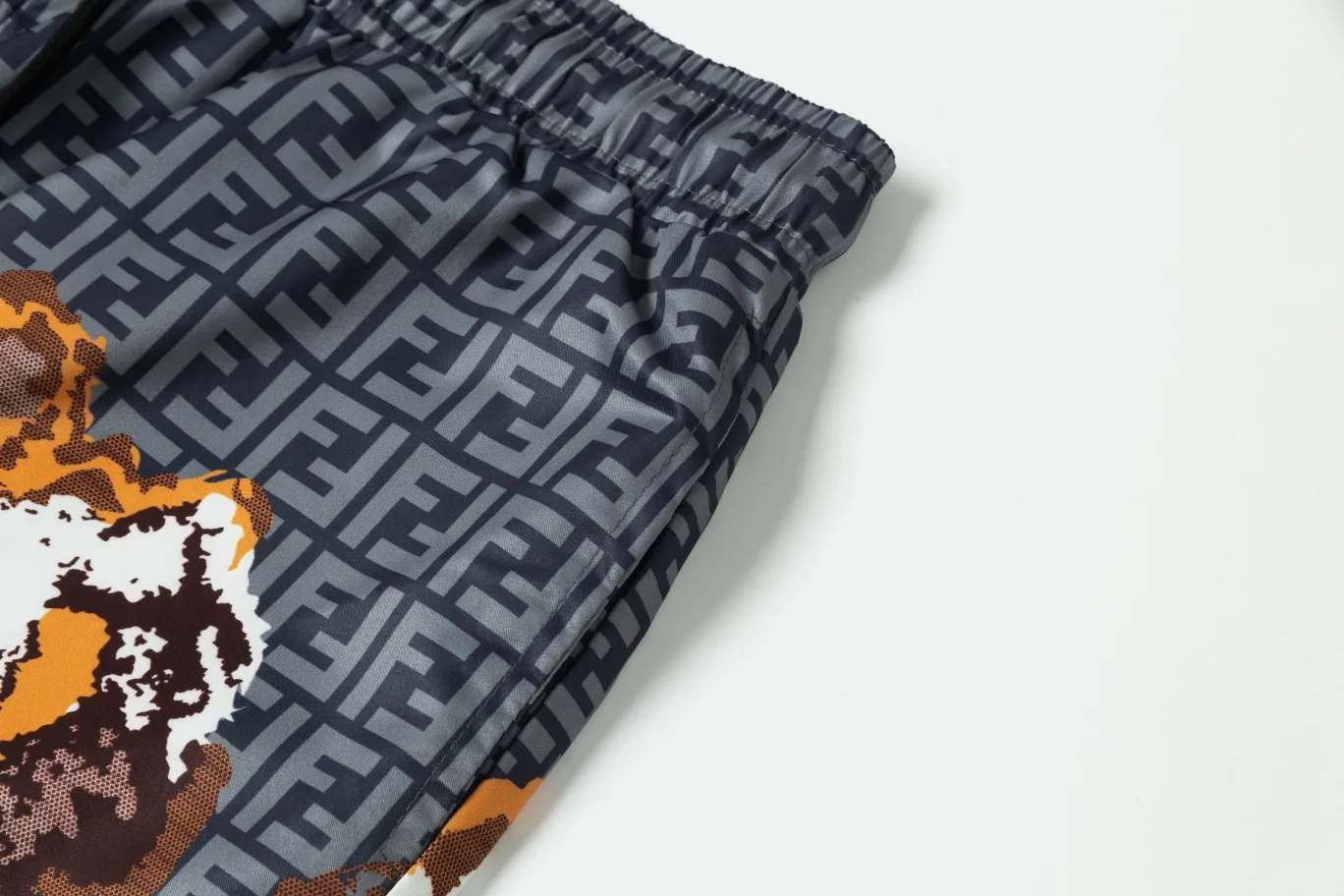 【FENDI 公式旗艦店】フェンディ ショートパンツご好評に付き再入荷 24624