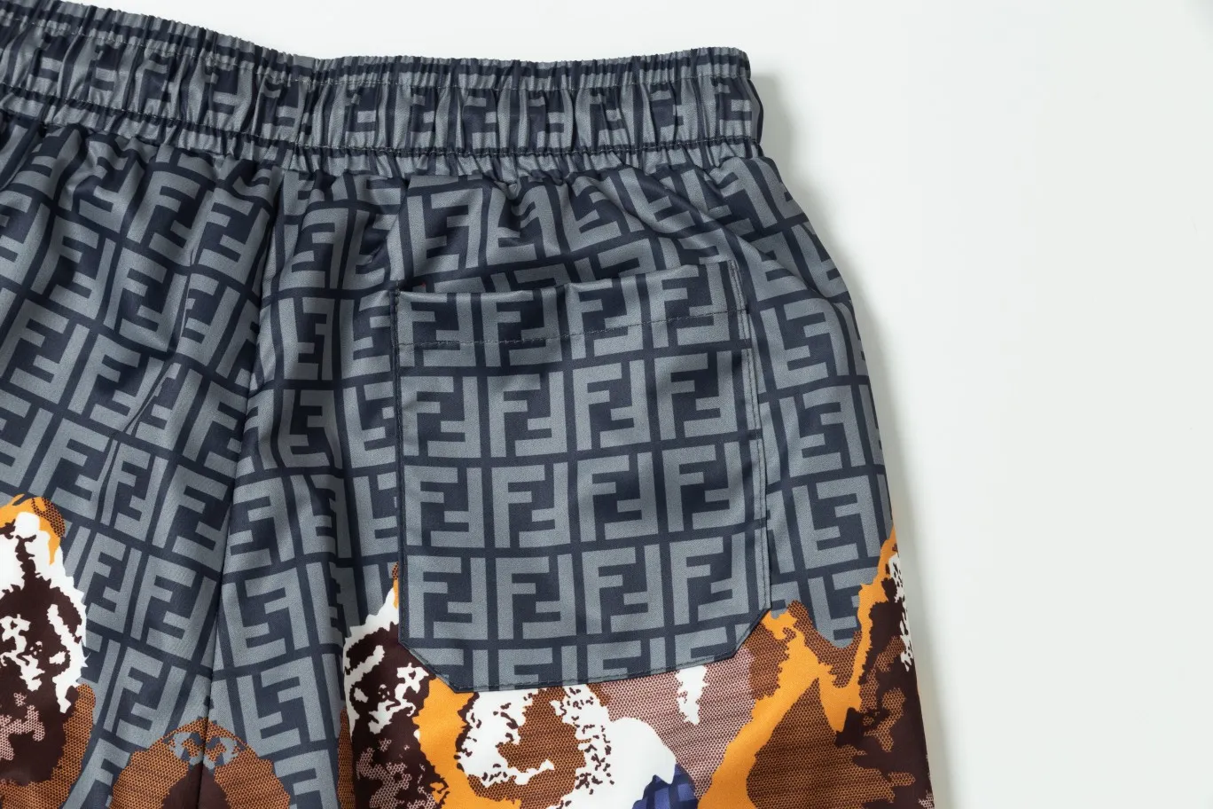 【FENDI 公式旗艦店】フェンディ ショートパンツご好評に付き再入荷 24624