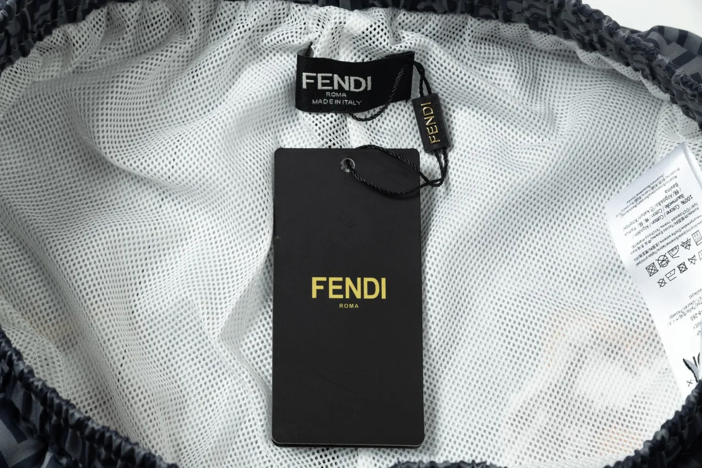 【FENDI 公式旗艦店】フェンディ ショートパンツご好評に付き再入荷 24624