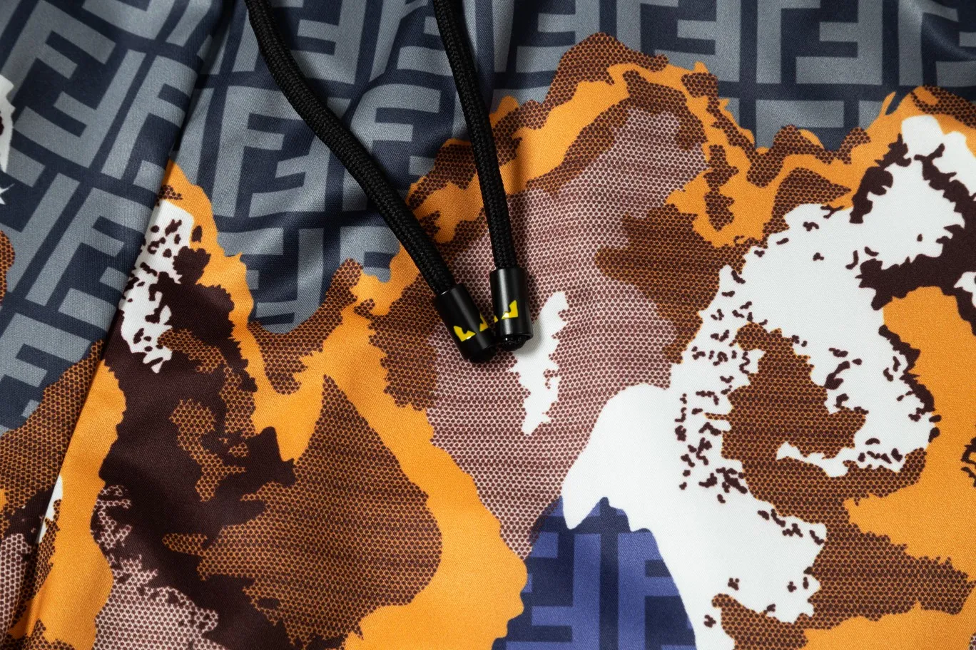 【FENDI 公式旗艦店】フェンディ ショートパンツご好評に付き再入荷 24624
