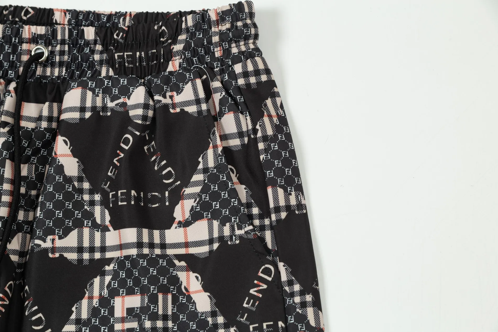 【FENDI  公式旗艦店】フェンディ ショートパンツ  ご好評に付き再入荷！