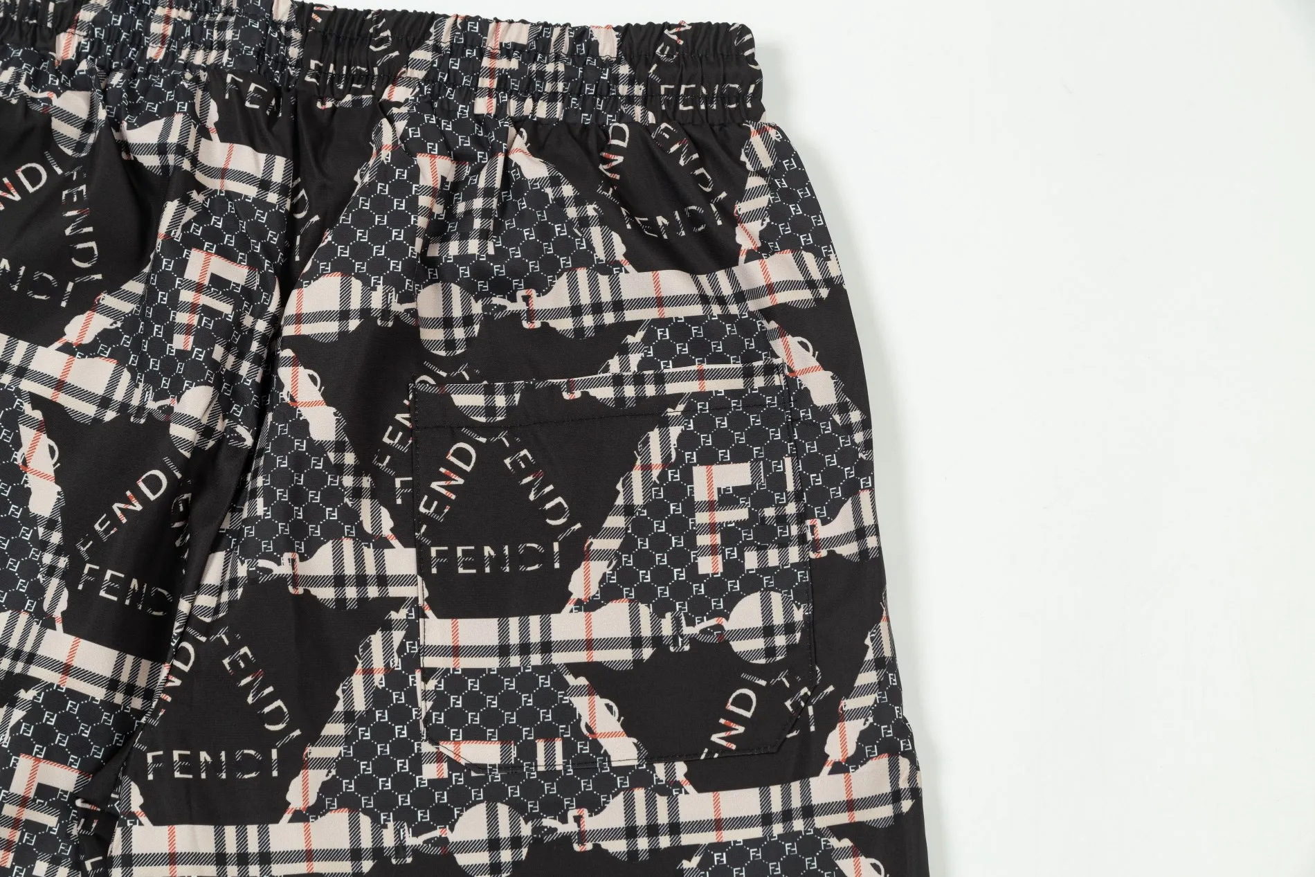 【FENDI  公式旗艦店】フェンディ ショートパンツ  ご好評に付き再入荷！