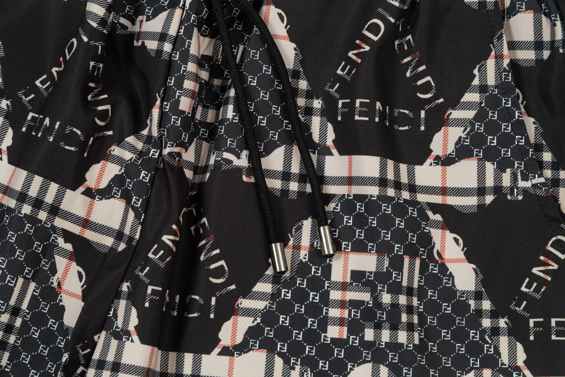 【FENDI  公式旗艦店】フェンディ ショートパンツ  ご好評に付き再入荷！