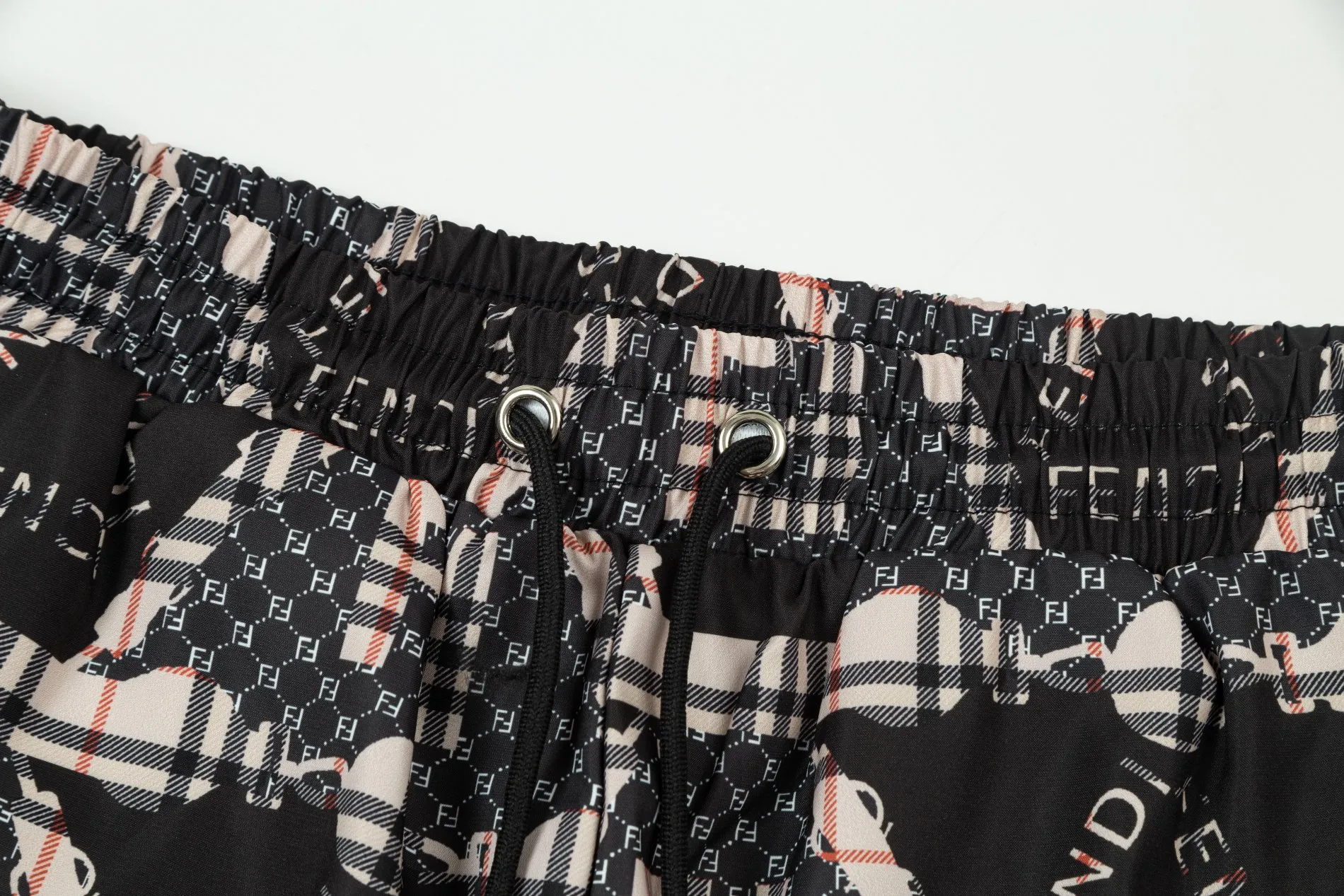 【FENDI  公式旗艦店】フェンディ ショートパンツ  ご好評に付き再入荷！