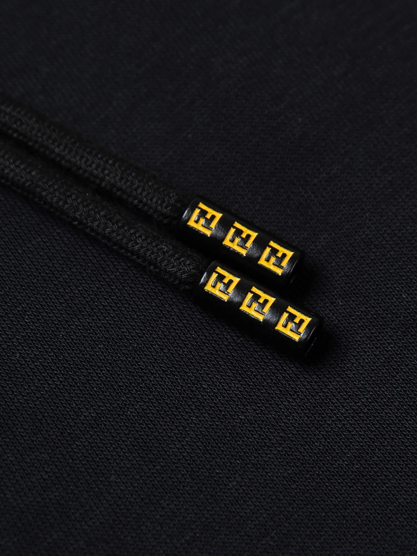【FENDI  公式旗艦店】フェンディ ショートパンツご好評に付き再入荷！