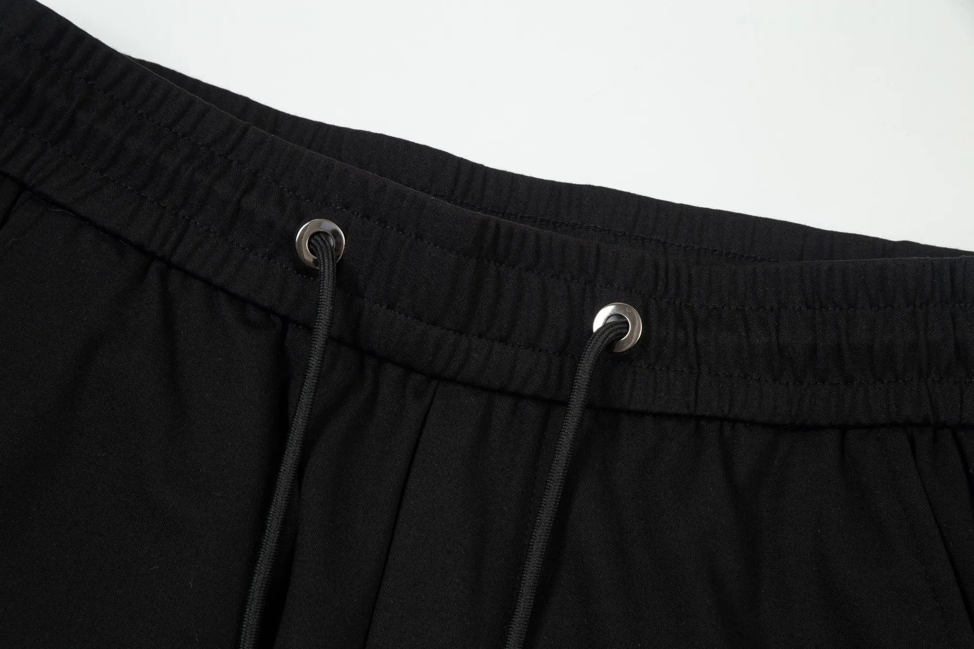 【FENDI 公式旗艦店】モンクレール   ショートパンツ  ご好評に付き再入荷！