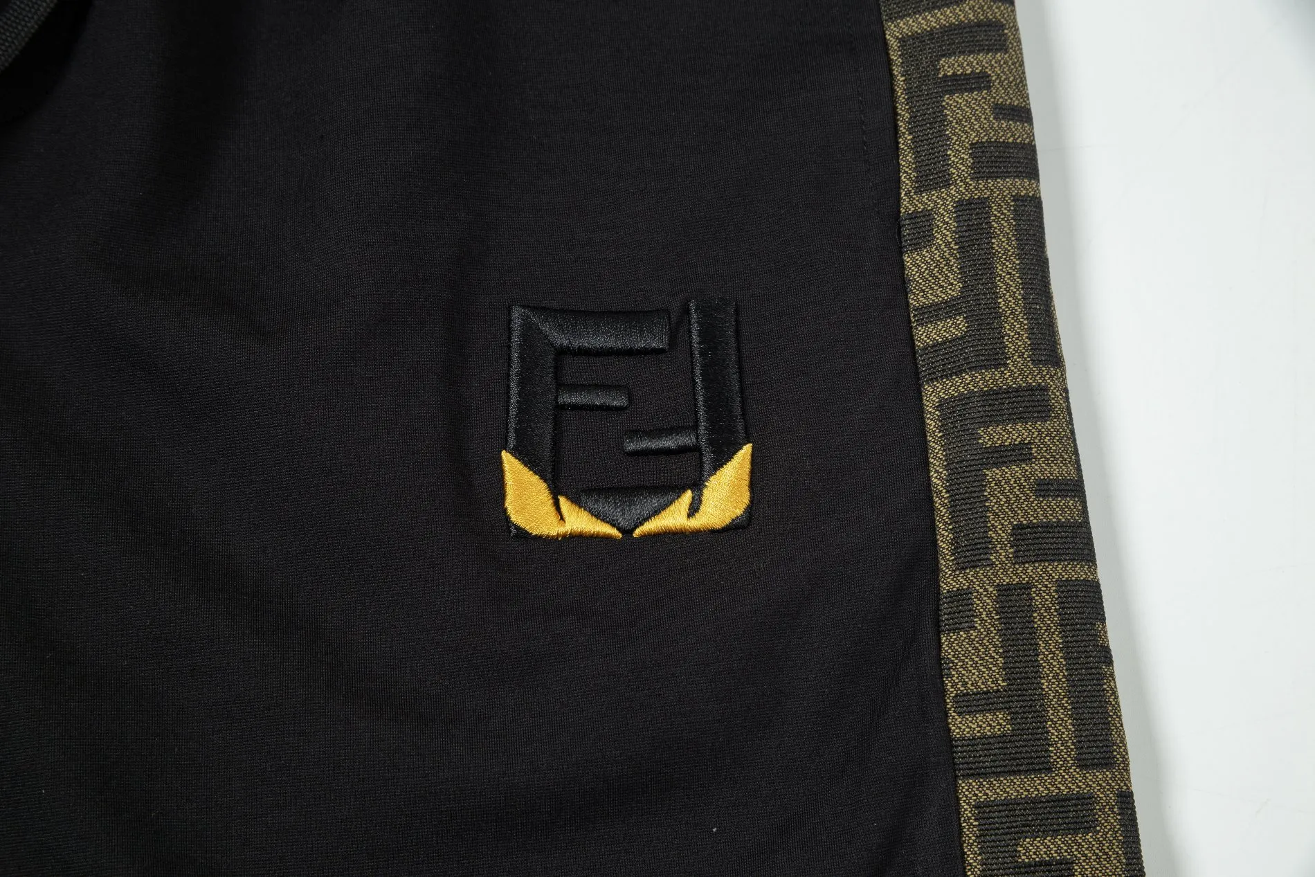 【FENDI  公式旗艦店】フェンディ ショートパンツご好評に付き再入荷！