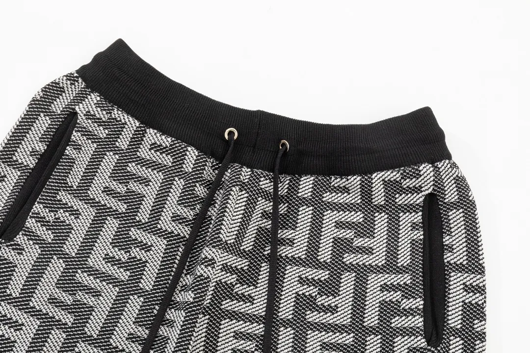 【FENDI  公式旗艦店】フェンディ   ショートパンツご好評に付き再入荷！