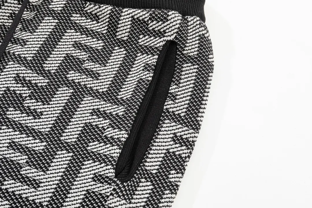 【FENDI  公式旗艦店】フェンディ   ショートパンツご好評に付き再入荷！