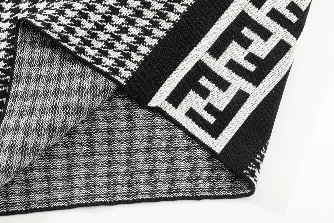 【FENDI  公式旗艦店】フェンディ   ショートパンツご好評に付き再入荷！