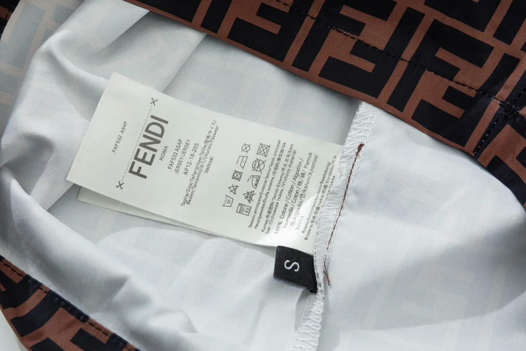 【FENDI   公式旗艦店】フェンディ   ショートパンツ  ご好評に付き再入荷！