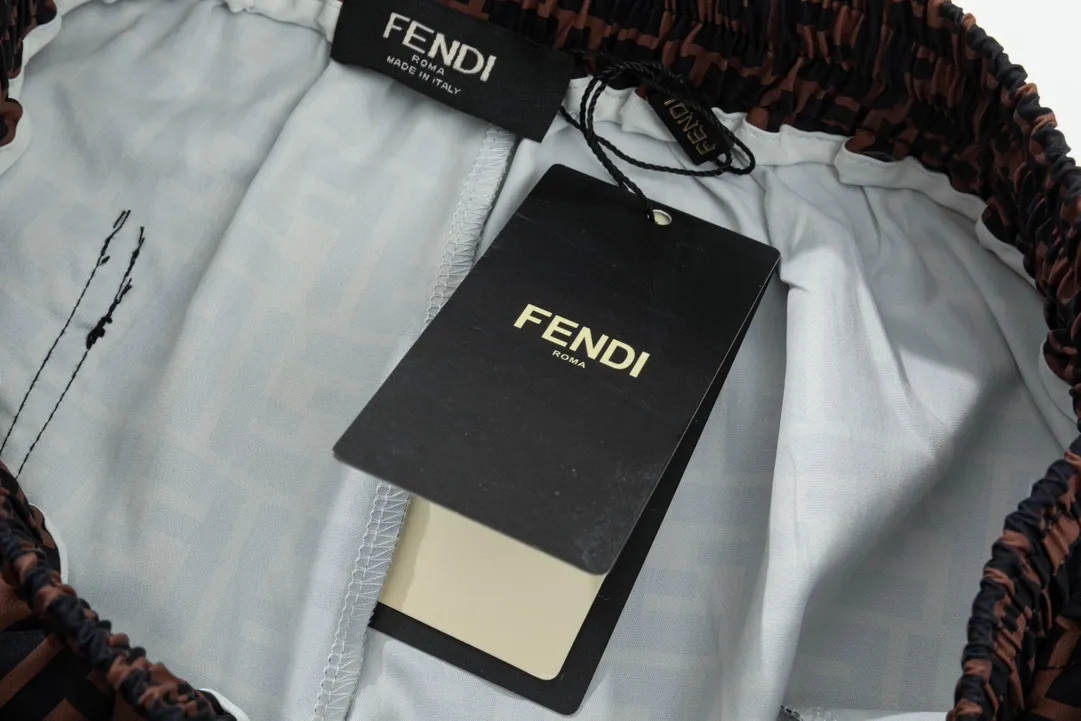 【FENDI   公式旗艦店】フェンディ   ショートパンツ  ご好評に付き再入荷！
