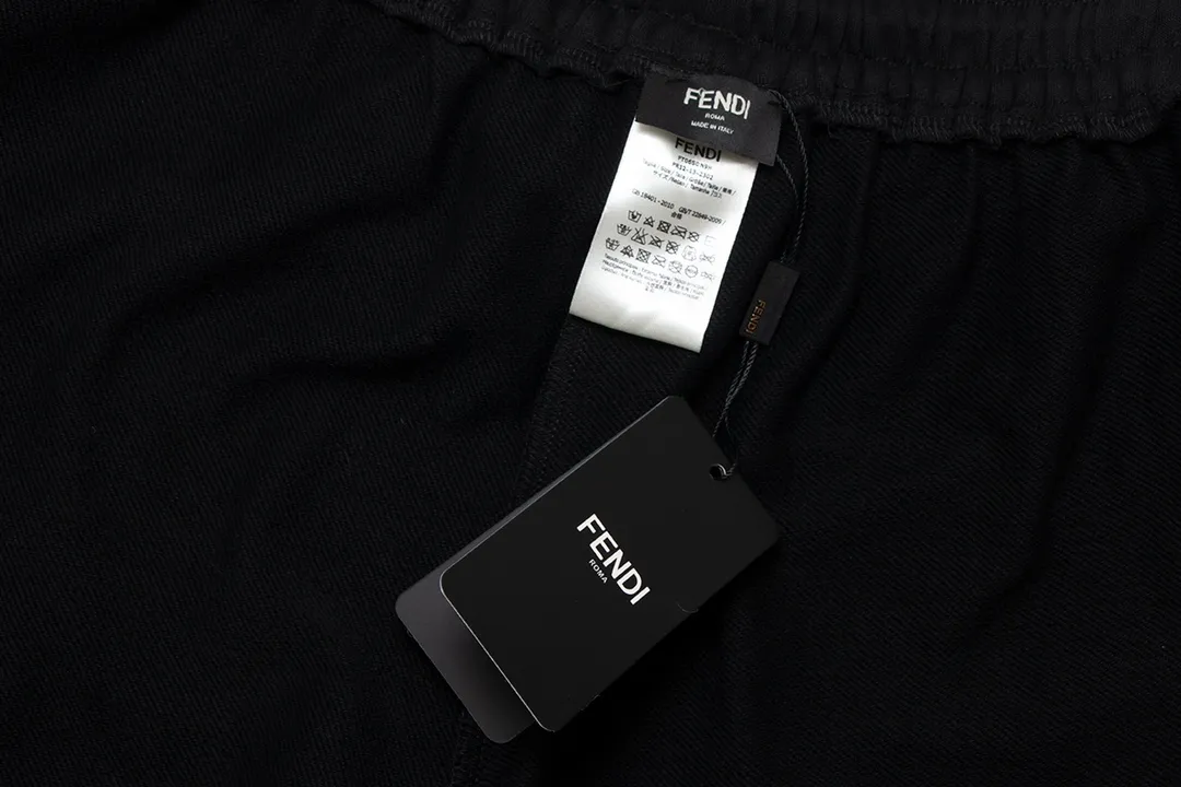【FENDI 公式旗艦店】フェンディ   ショートパンツ  ご好評に付き再入荷！
