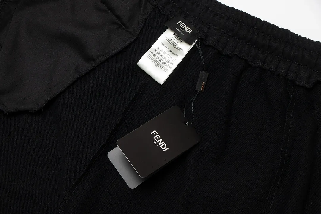 【FENDI 公式旗艦店】フェンディ   ショートパンツ  ご好評に付き再入荷！